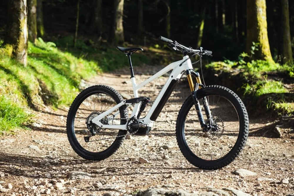 full suspension e bike on the mountain path 34dac344 e383 4c0d b736 5f9c560fb18b